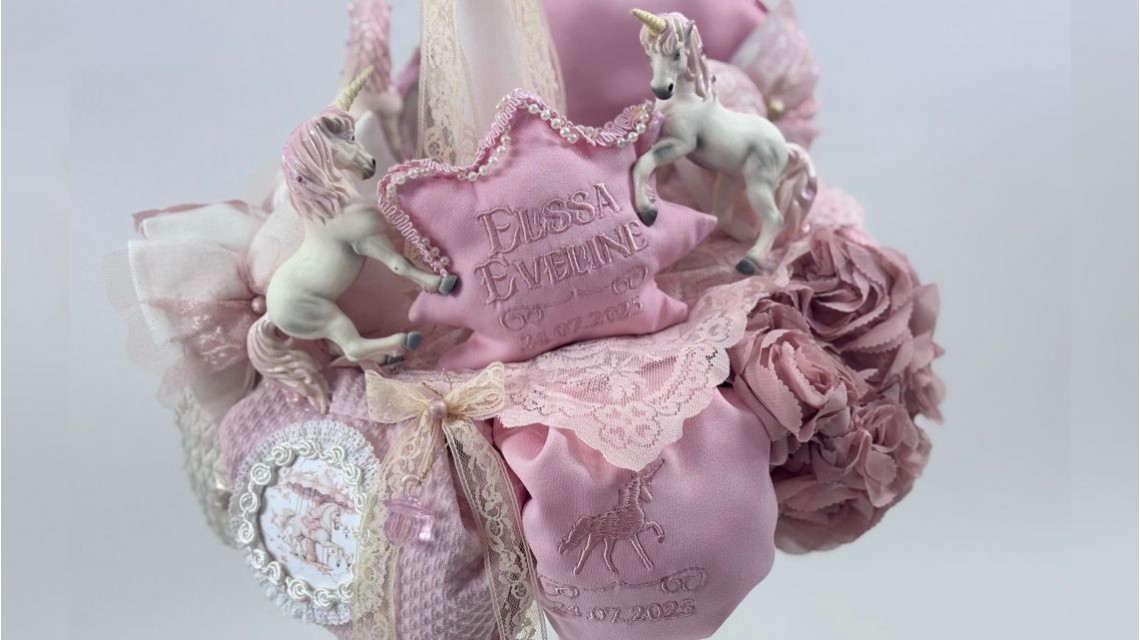 Lumanare de botez cu unicorni brodata cu migala Dusty Unicorns 15